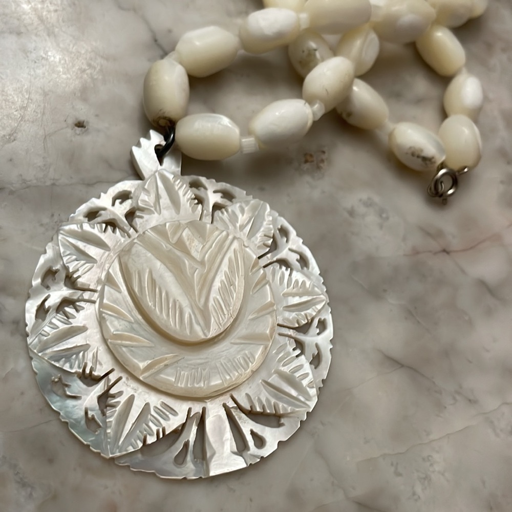 Large Vintage Mother of Pearl Flower Necklace Hand Carved Shell Filigree Pendant - Picture 2 of 3